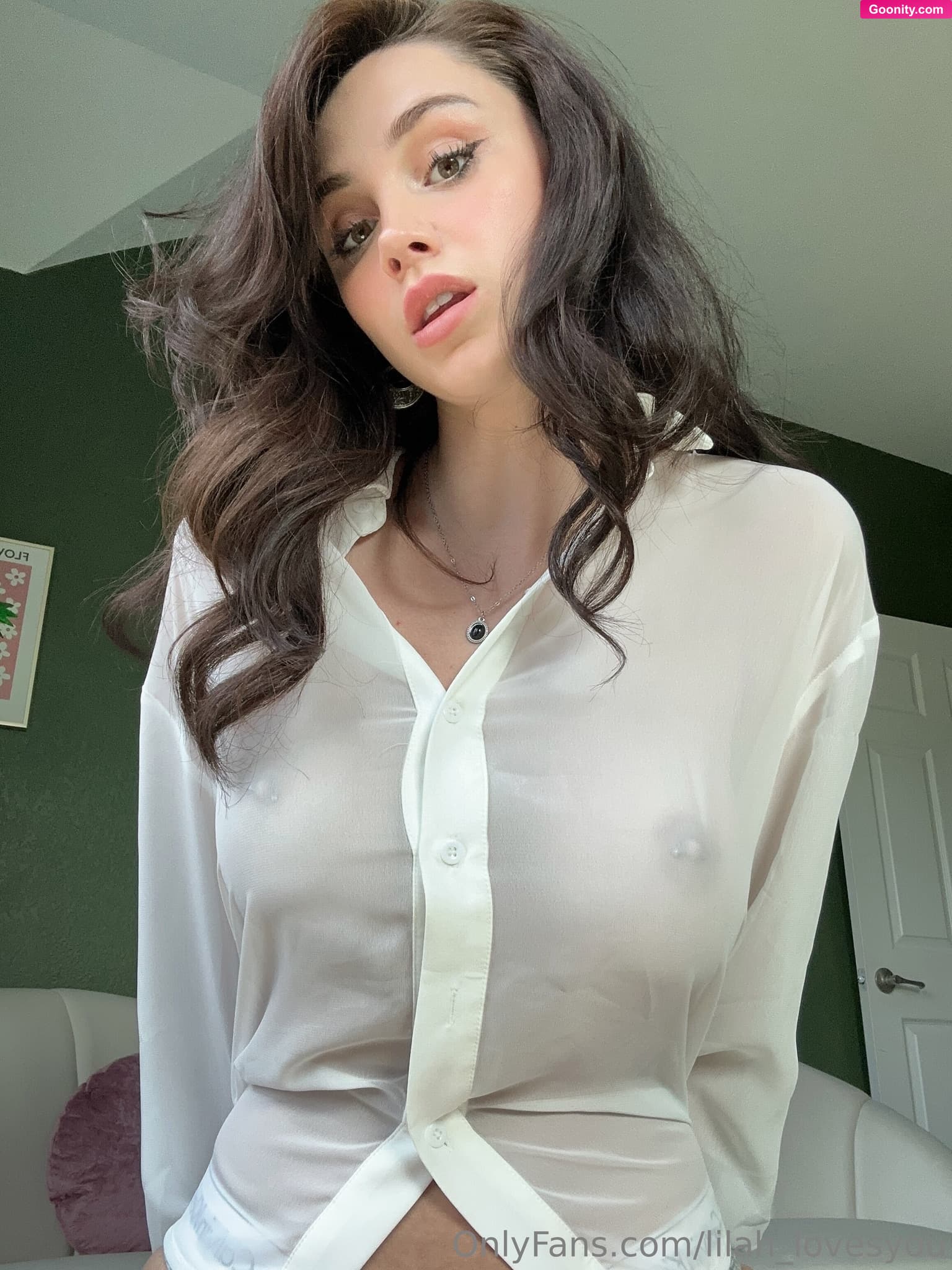 Lilah photo 36