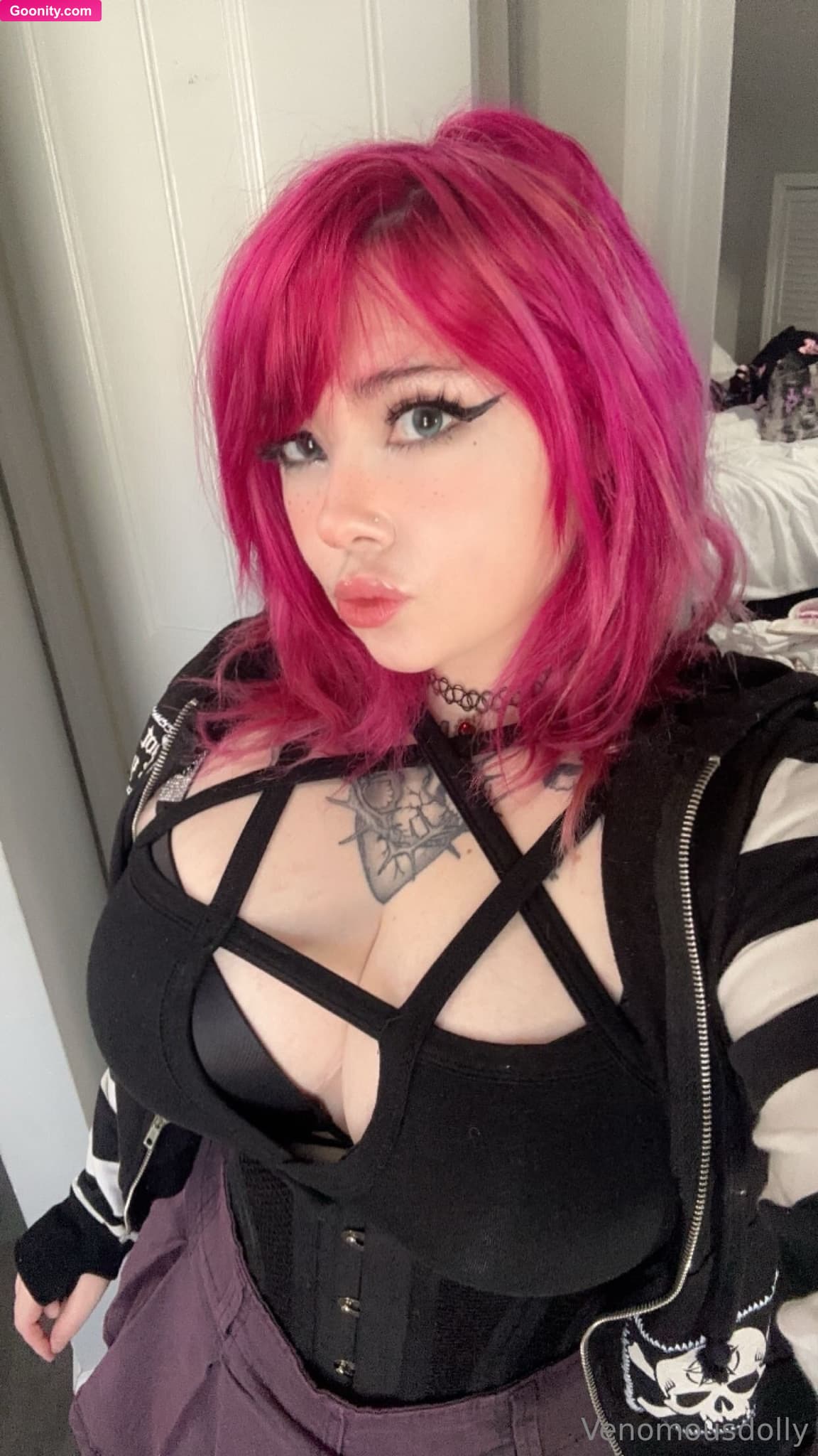 venomous dolly 🖤 photo 27