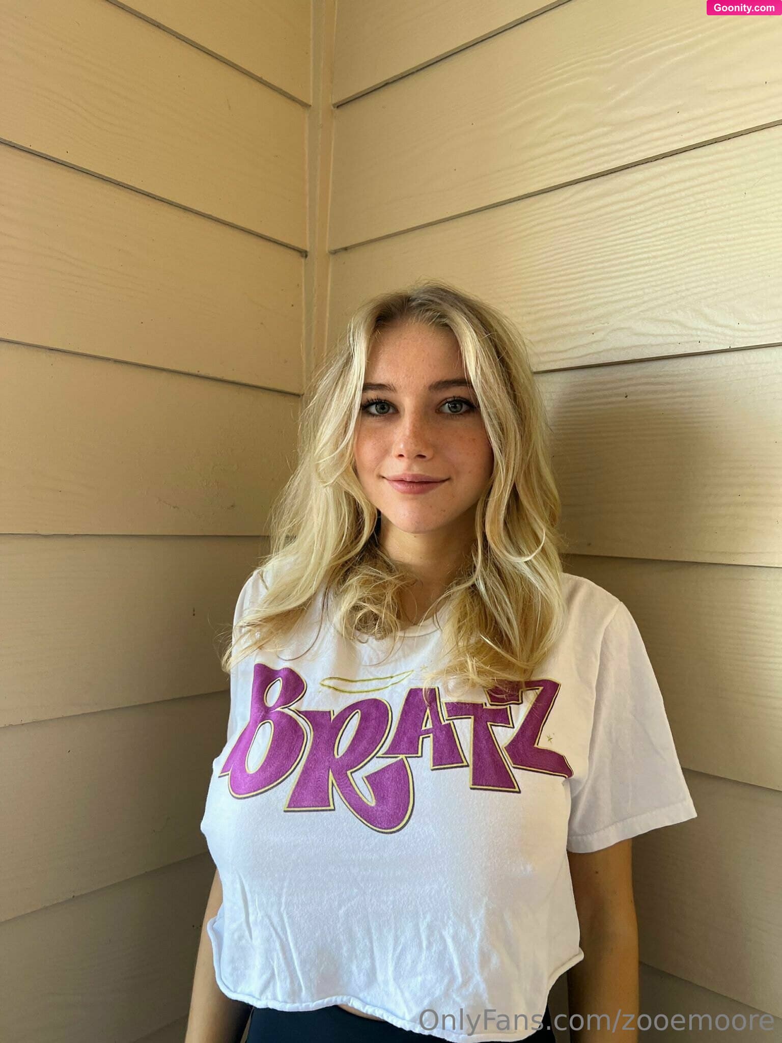 Zoe photo 58