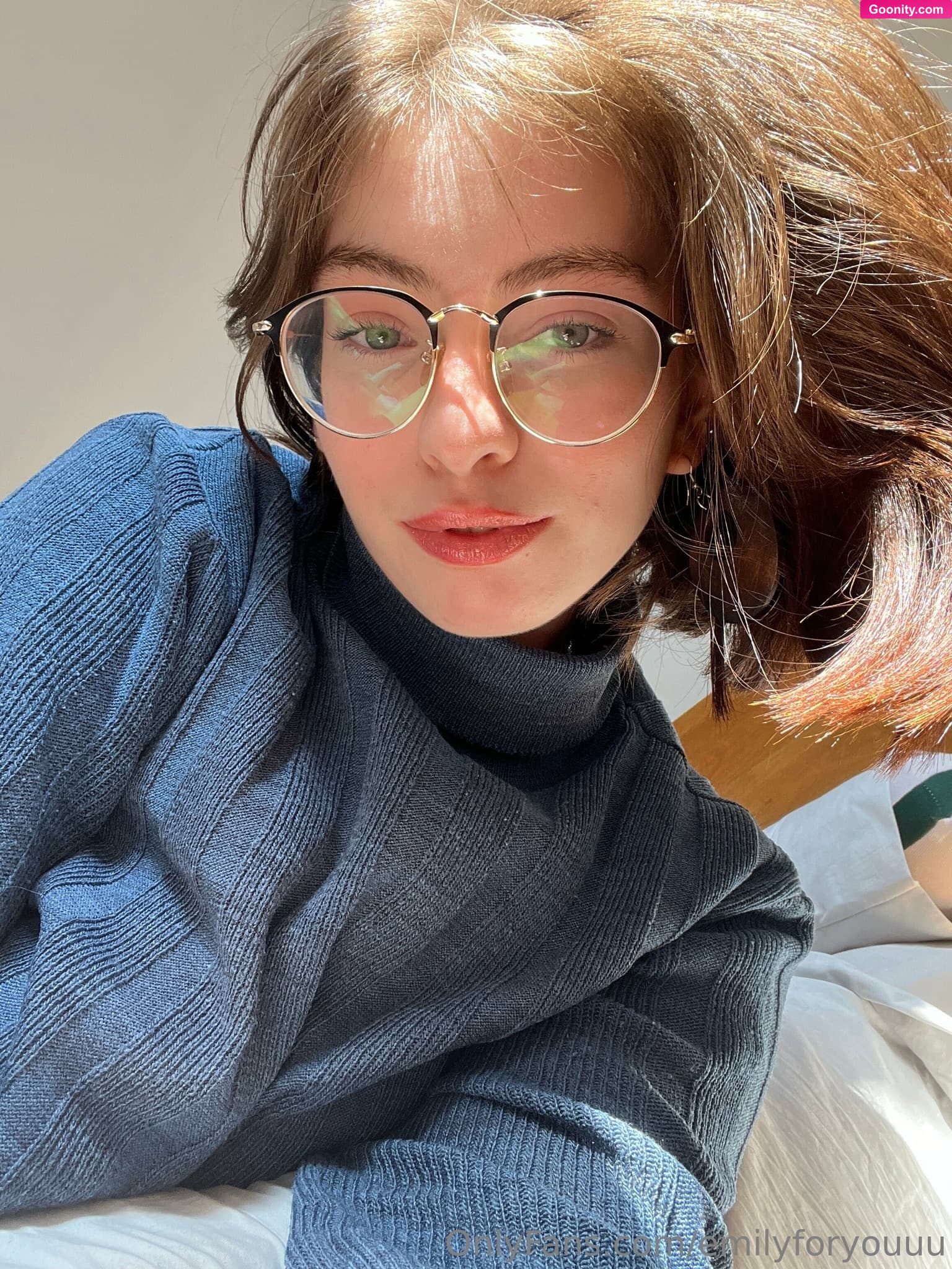 Emily  😇 photo 389