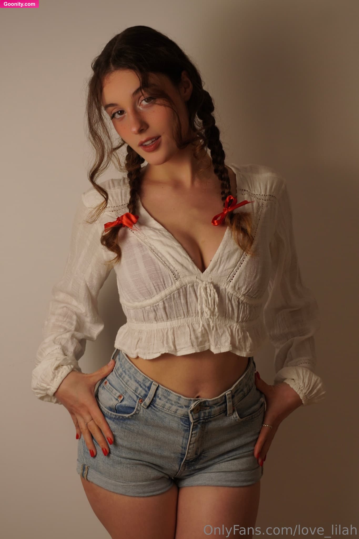 Lilah photo 126