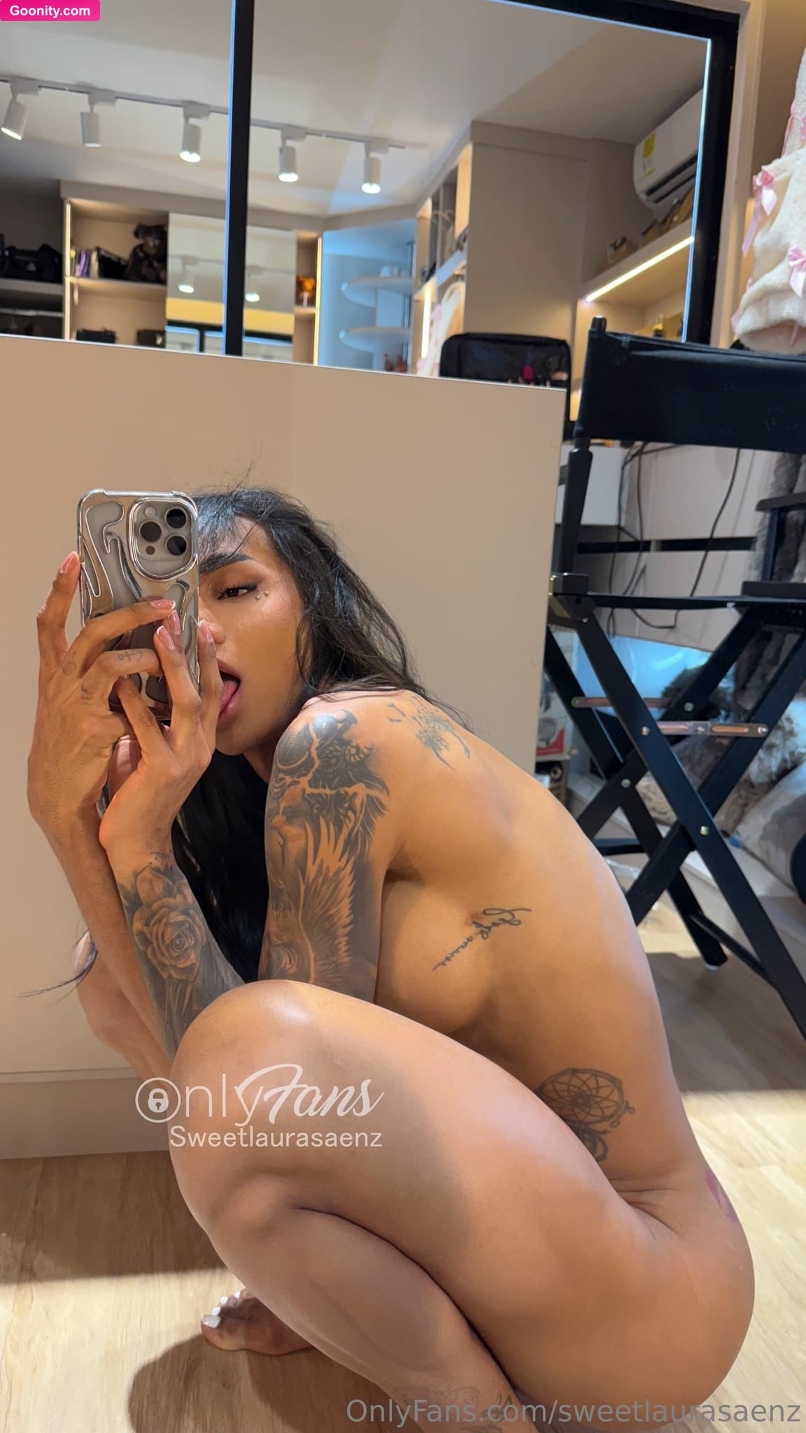 Laura Saenz photo 35