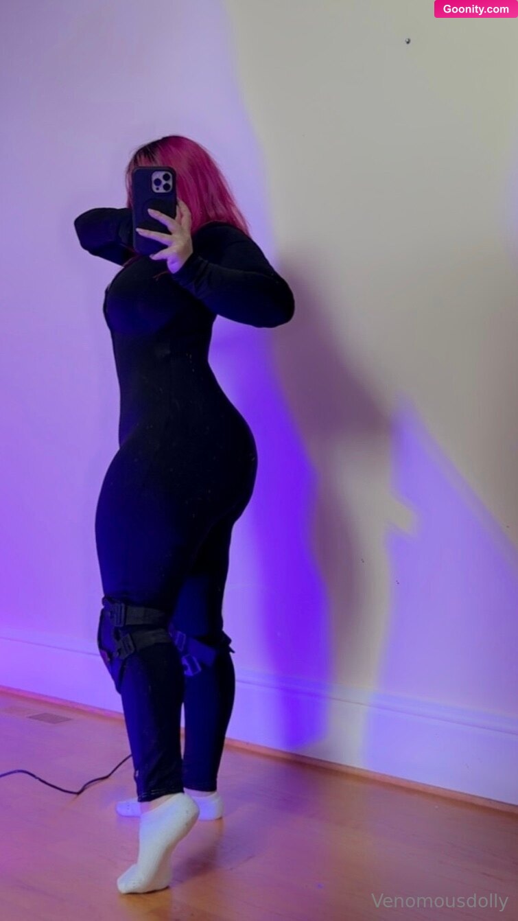 venomous dolly 🖤 photo 7