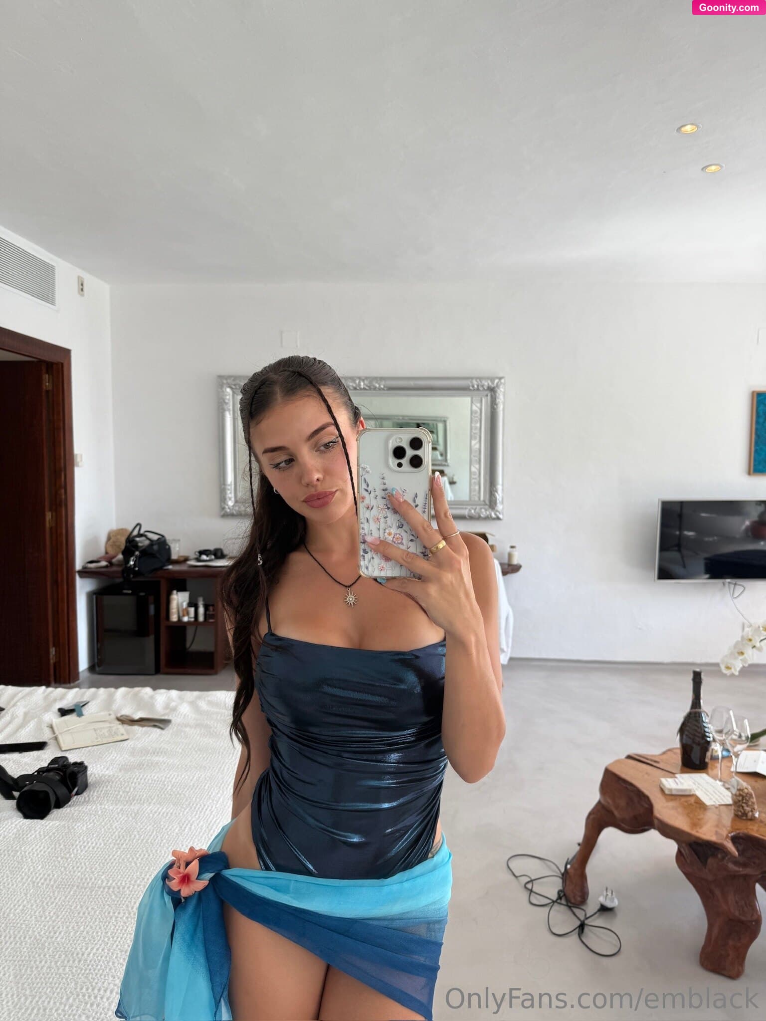 EMILY BLACK photo 62