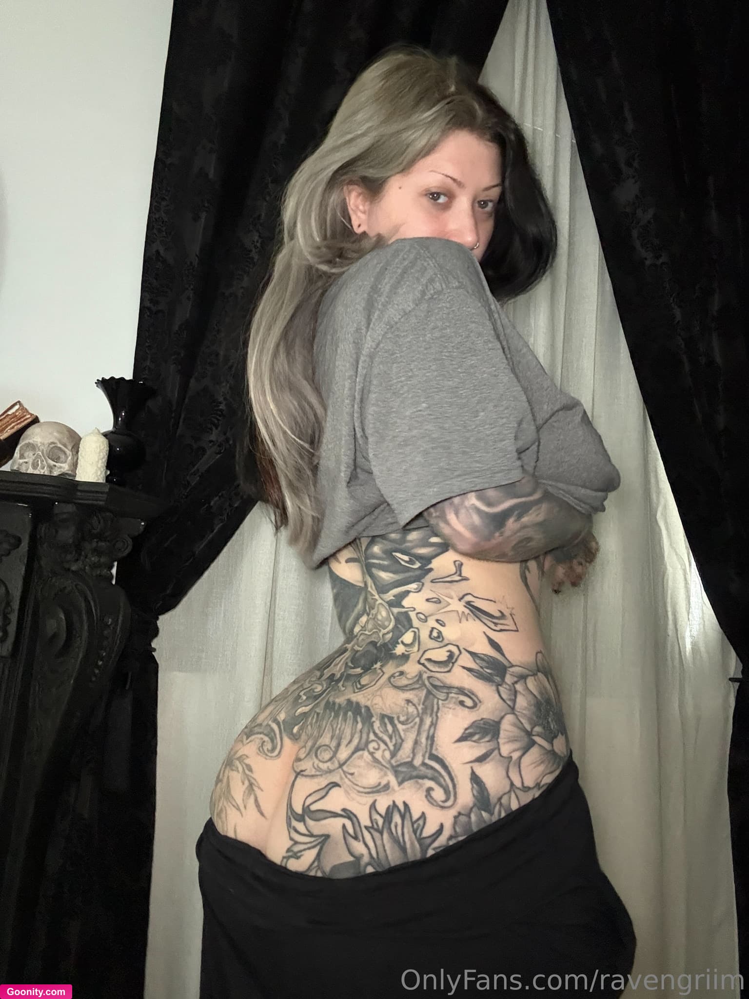 Violet Nothing photo 1