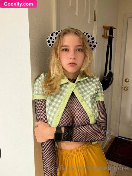 Zoe photo 49