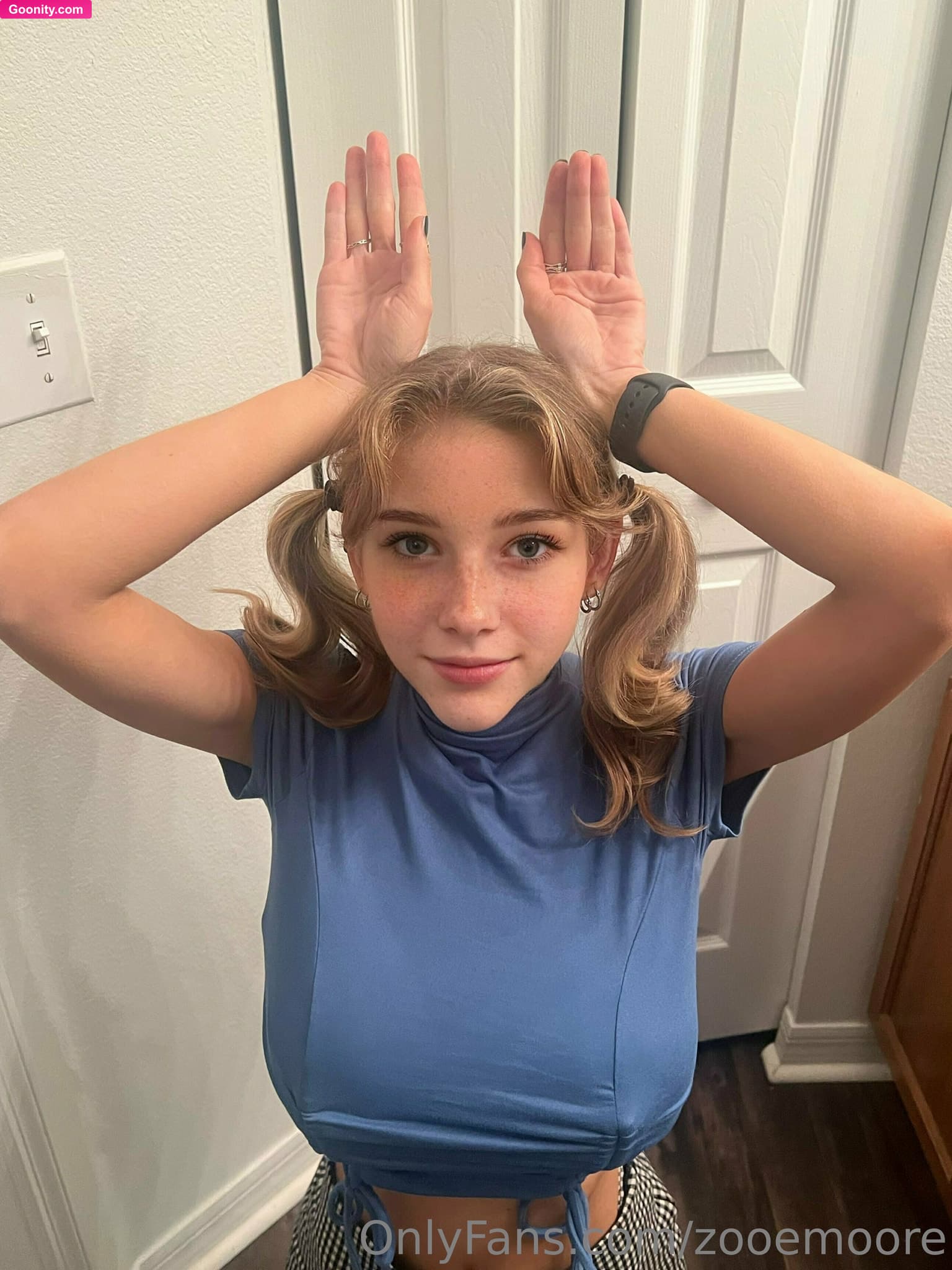 Zoe photo 43