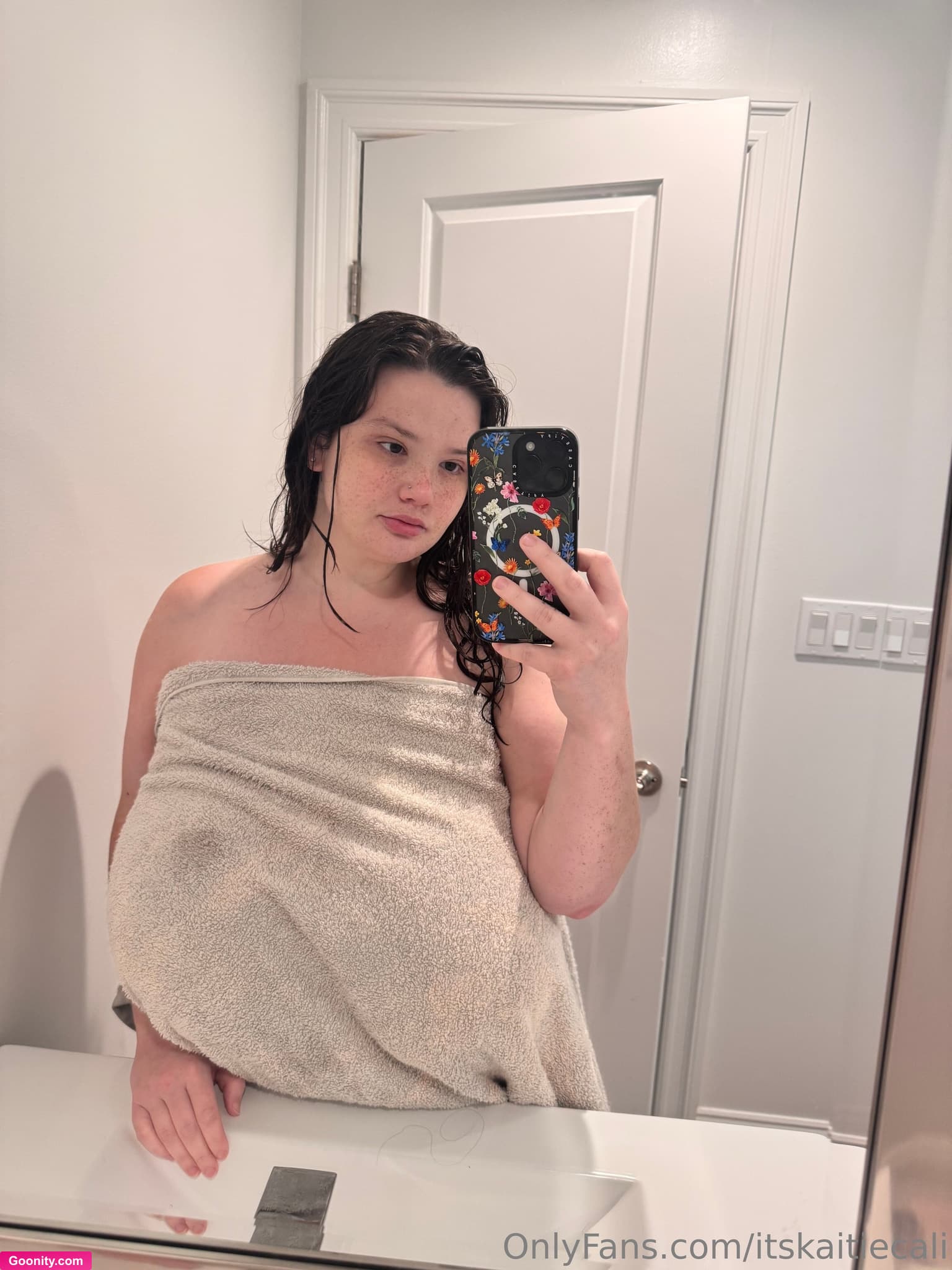 Kaitlyn photo 50