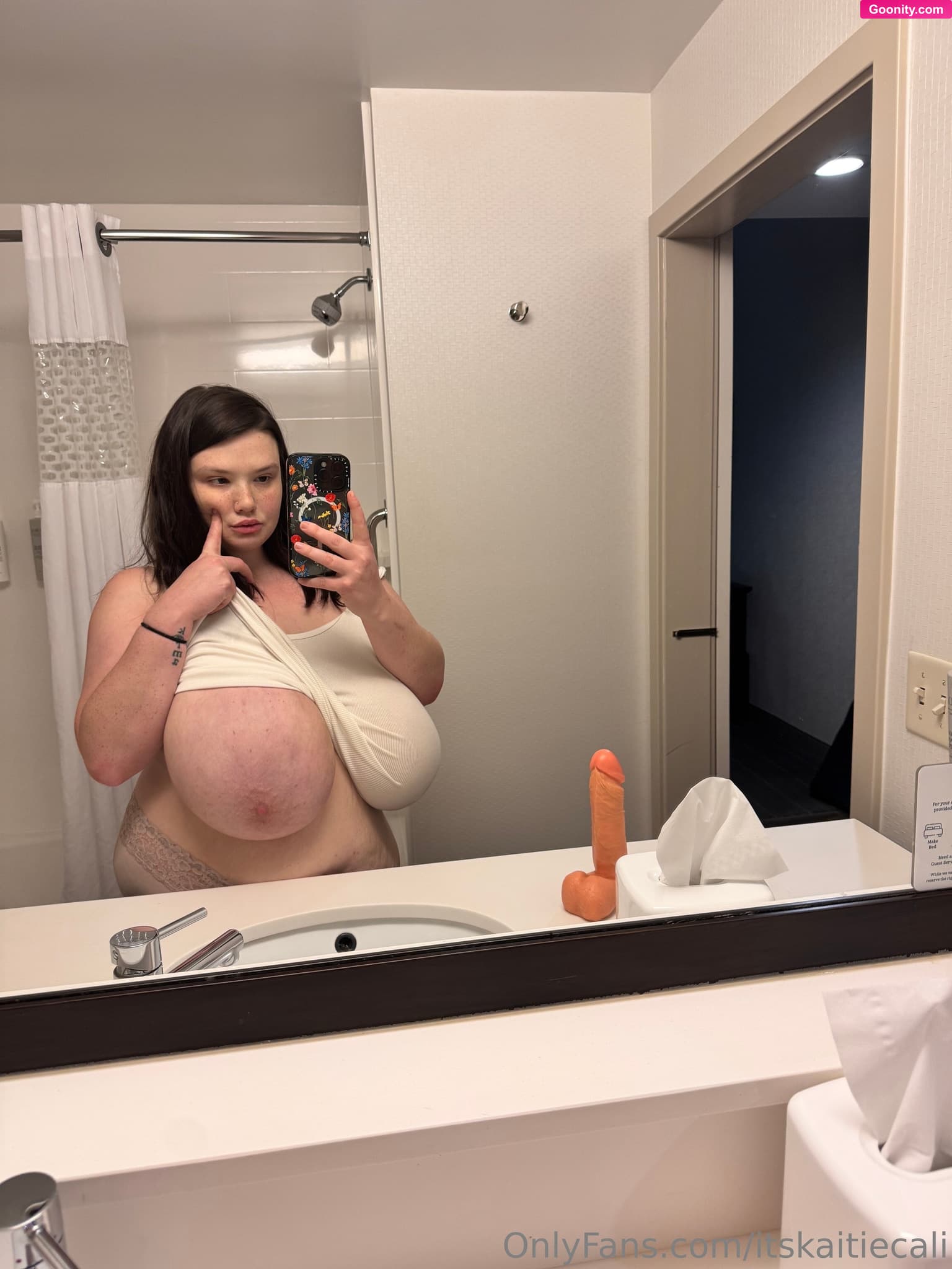 Kaitlyn photo 73