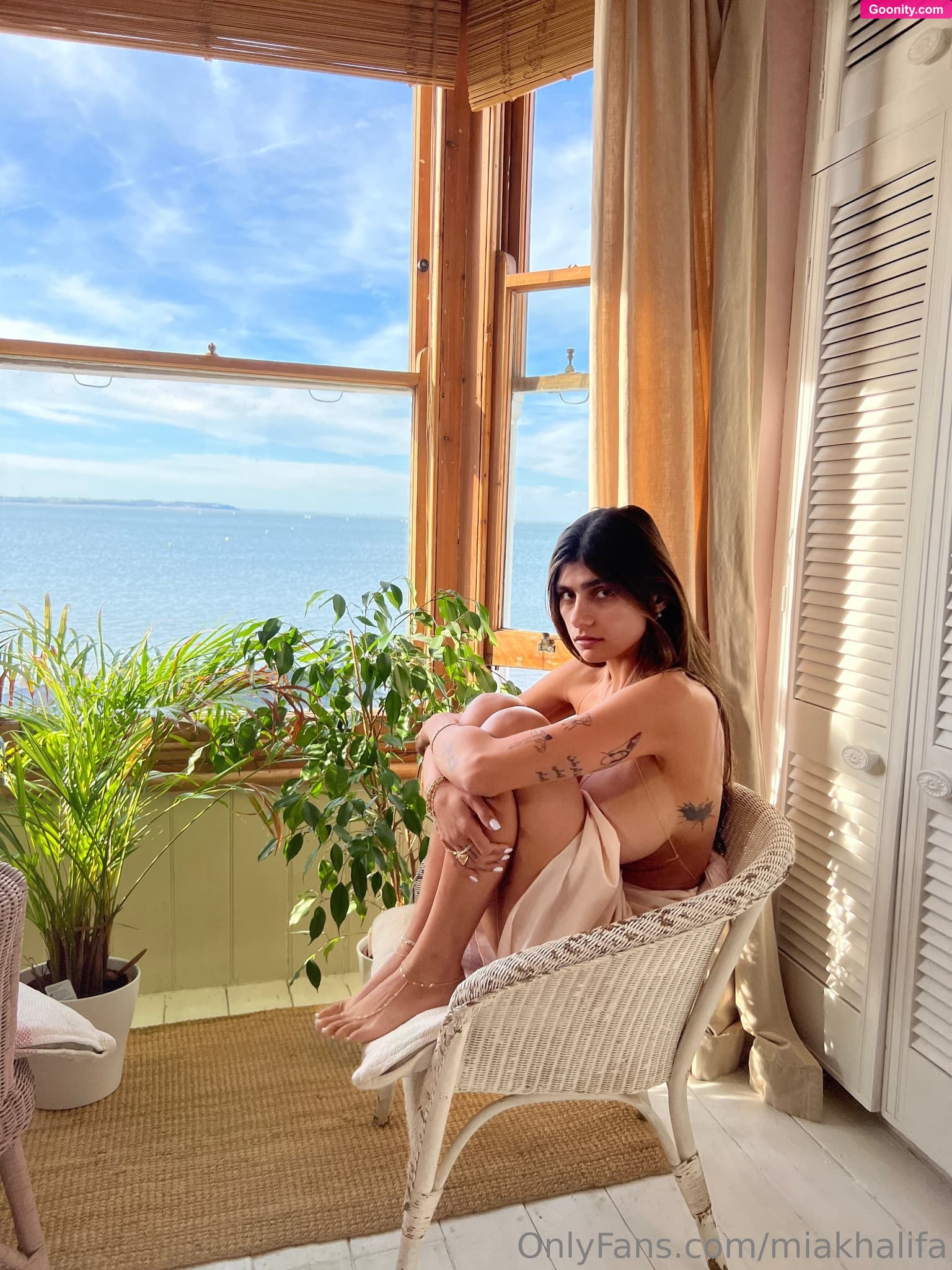 Mia Khalifa photo 14