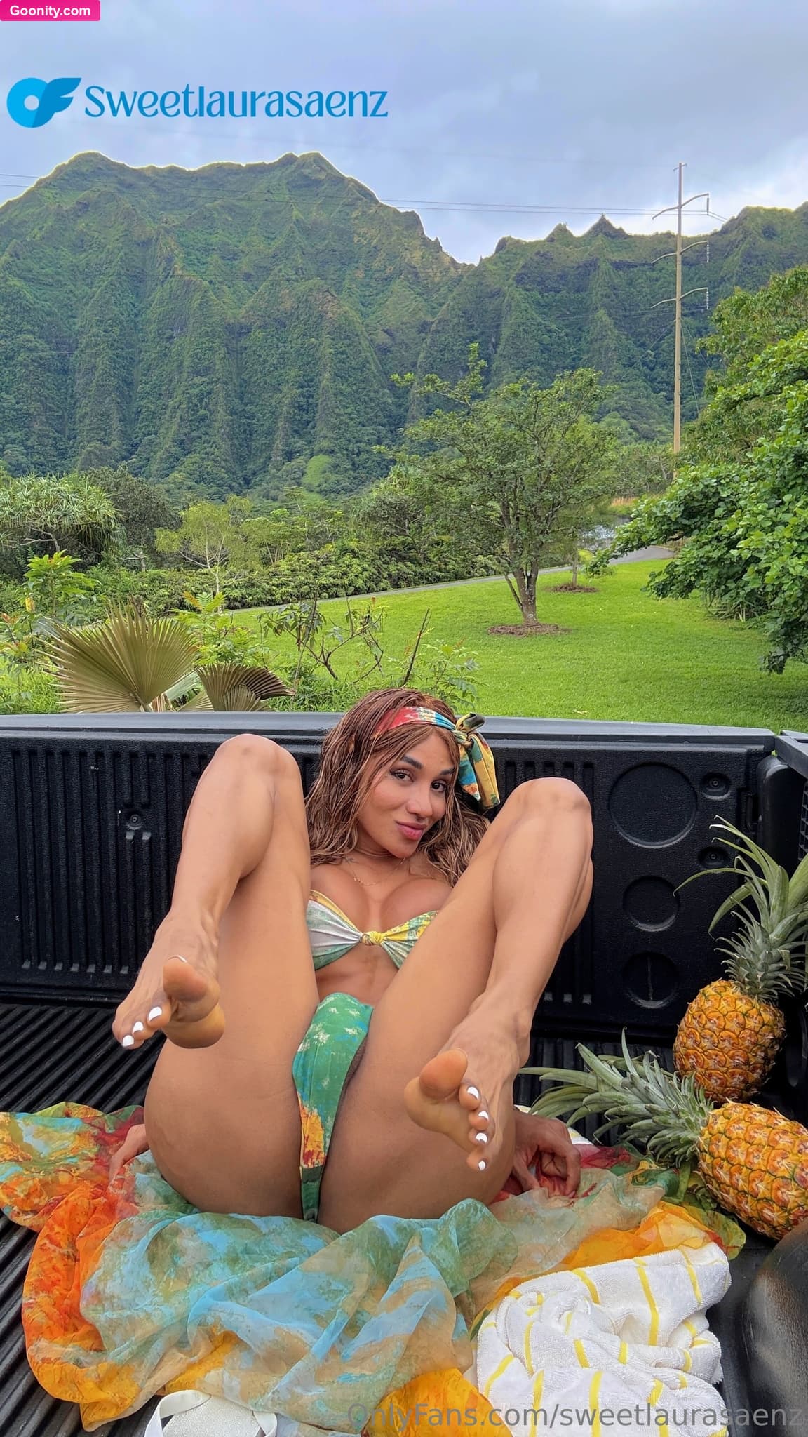 Laura Saenz photo 119