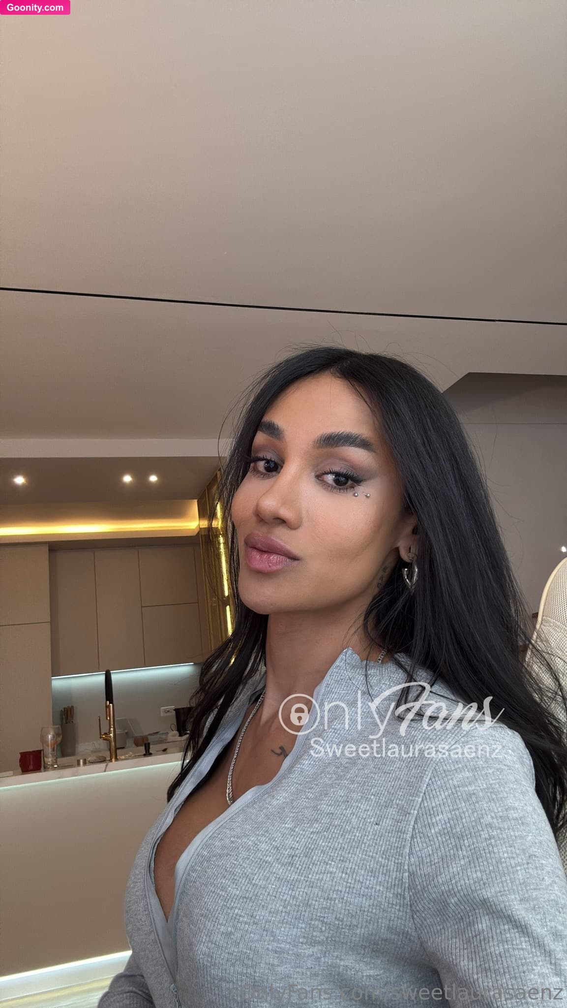 Laura Saenz photo 44