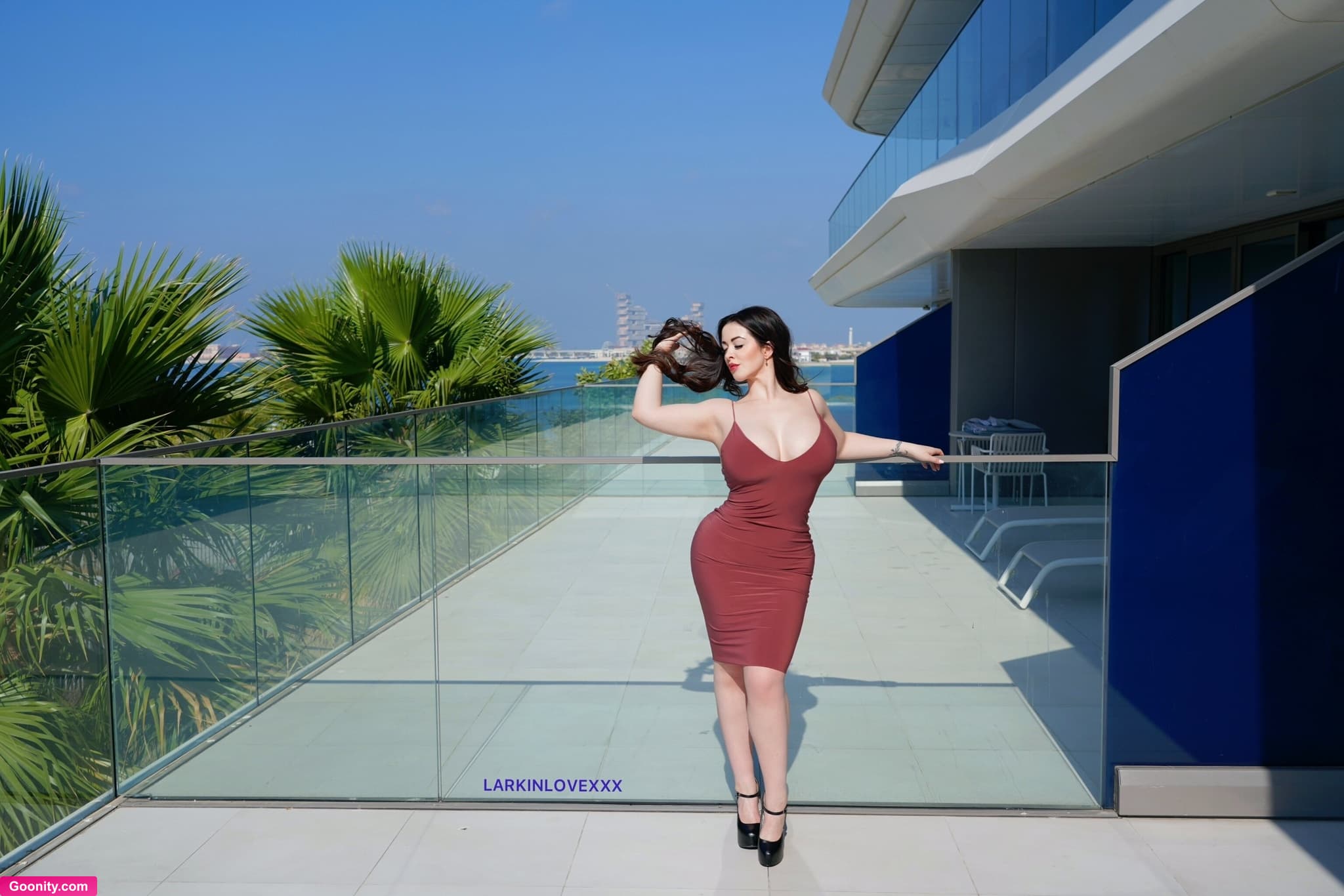 Larkin Love on OnlyFans - Feeling sexy as f* today… and dangerously in the mood to show off.**This body’s too hot to keep to myself 😘💌 Slide into my DMs and say “yes please” if you want a private preview 👀 But be warned… I bite 😏