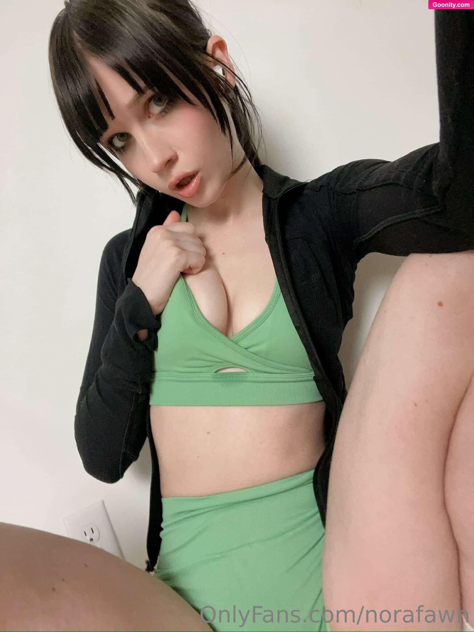 Nora Fawn photo 9