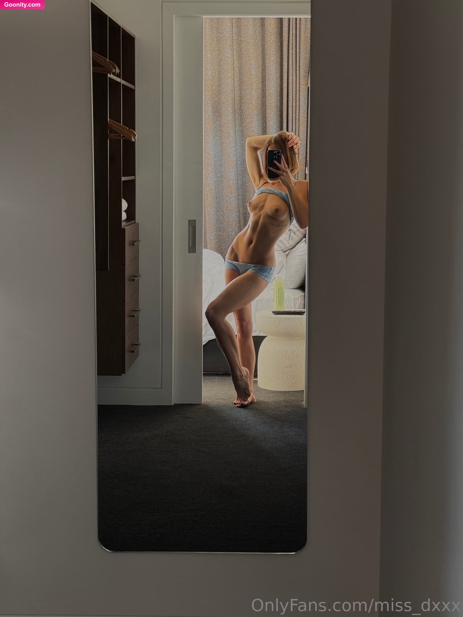 Miss D - صورة عارية مسربة 118