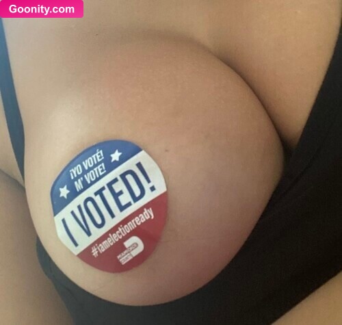 Angie Varona photo 15