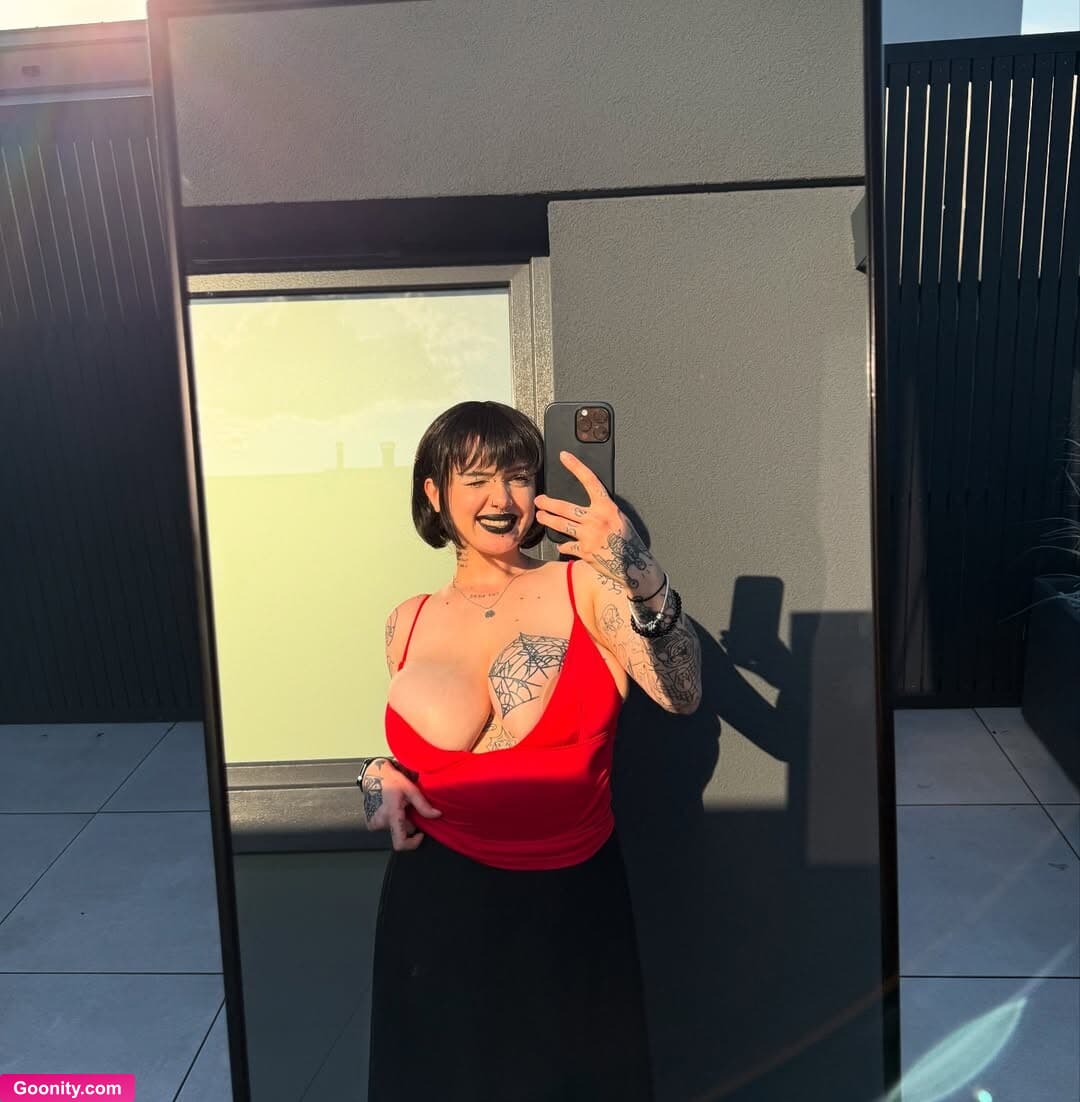 Julia 🖤 photo 1