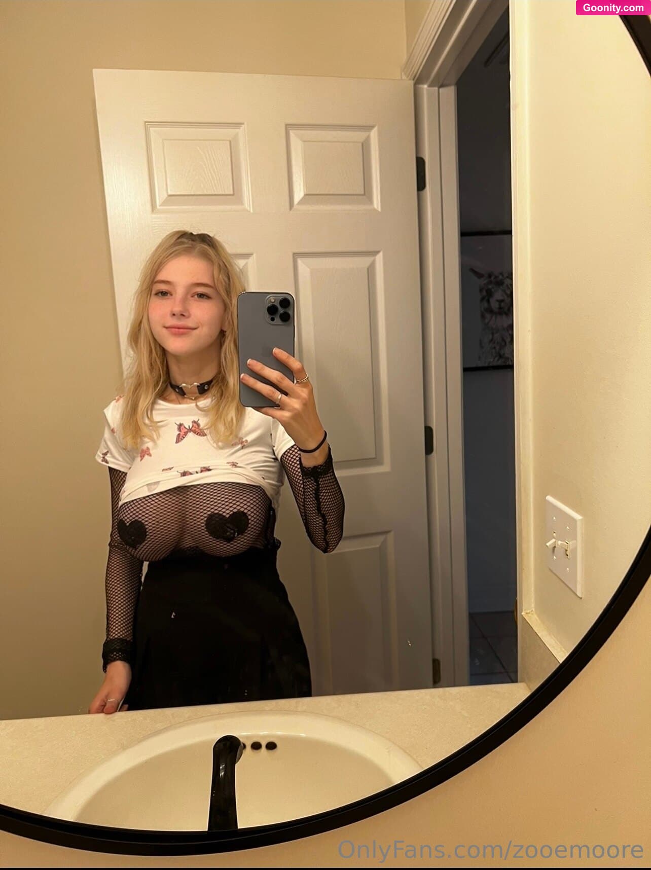 Zoe photo 42