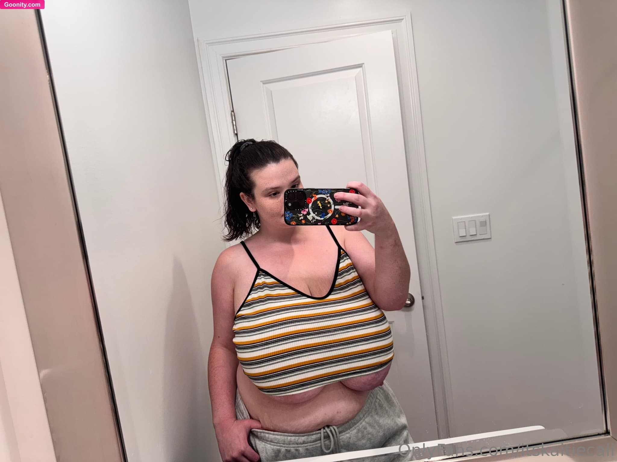 Kaitlyn photo 48