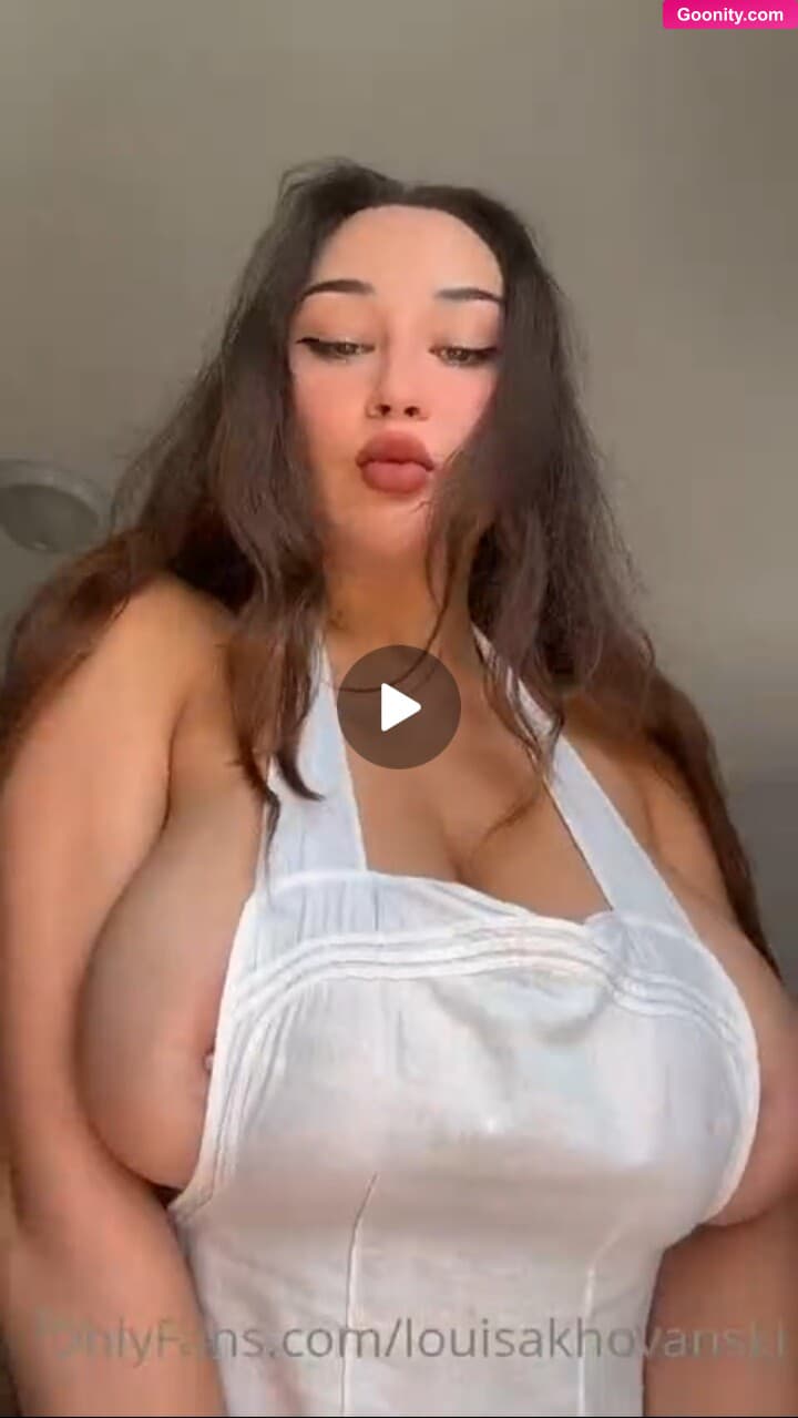 Louisa Khovanski photo 302
