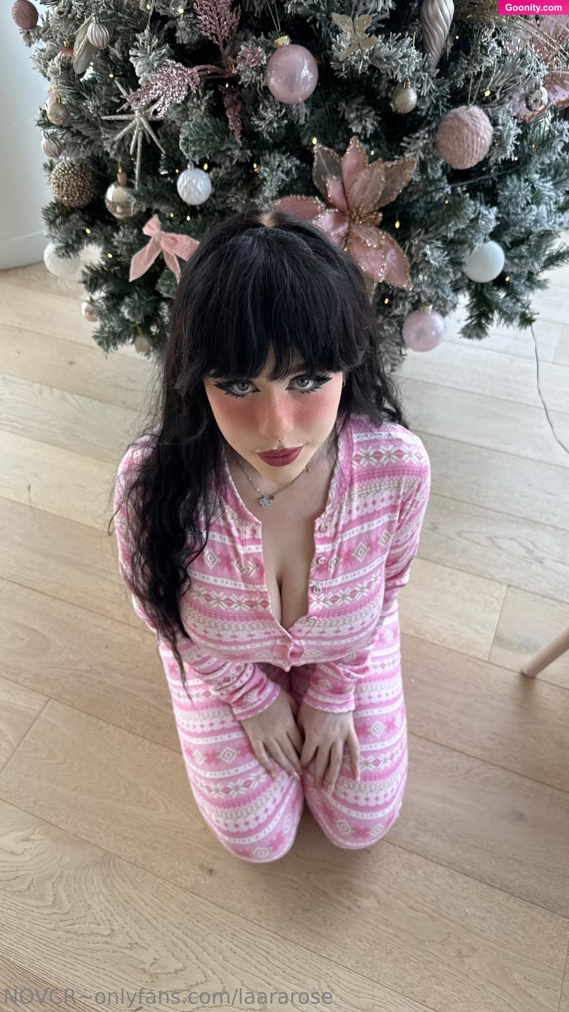 Lara Rose photo 55