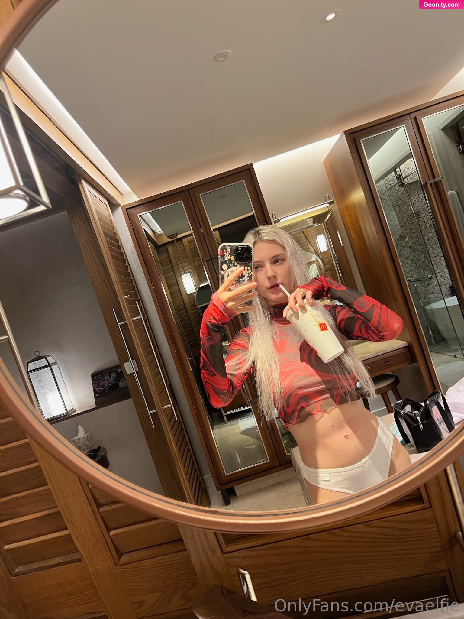 Eva Elfie photo 26