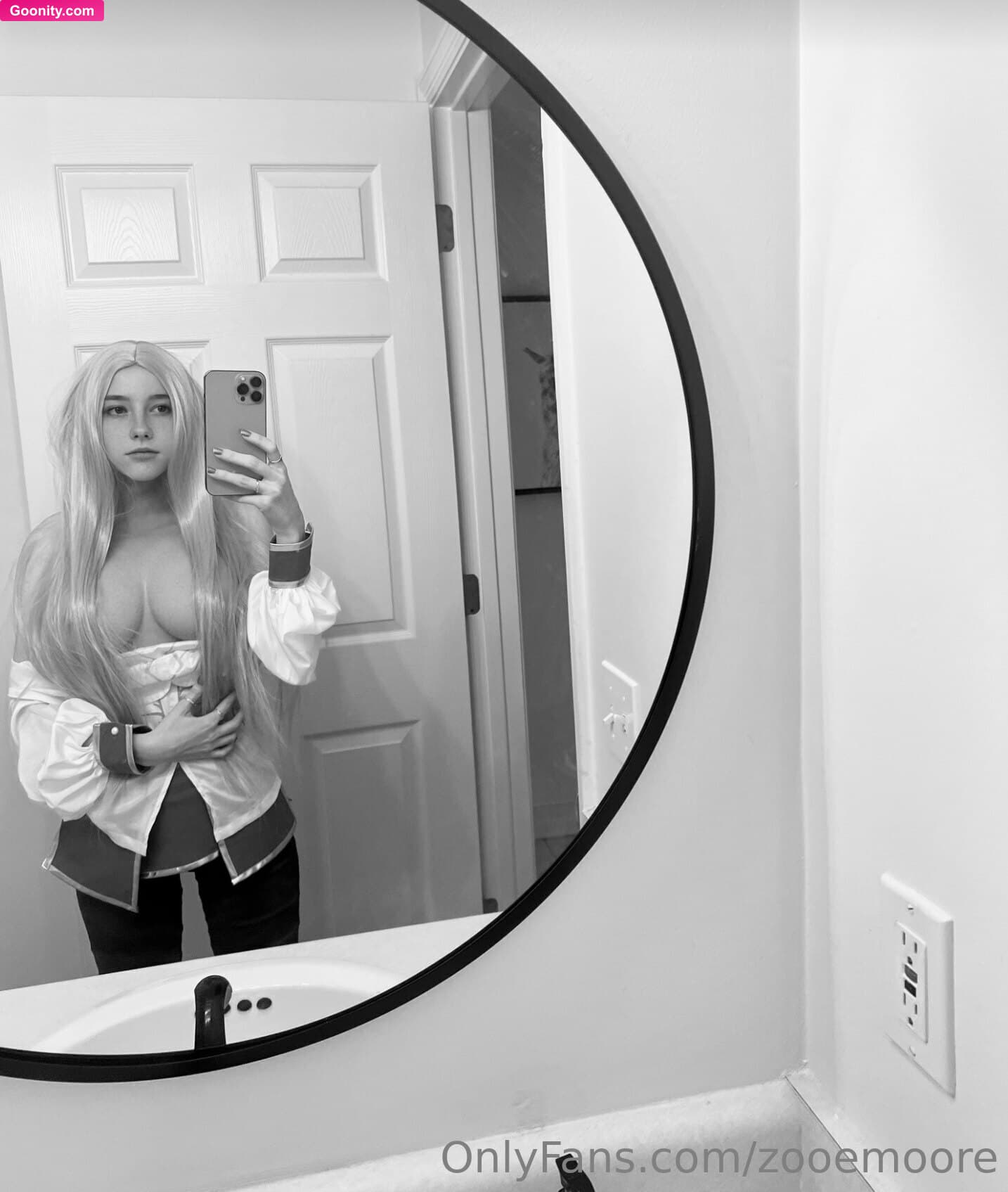 Zoe photo 30