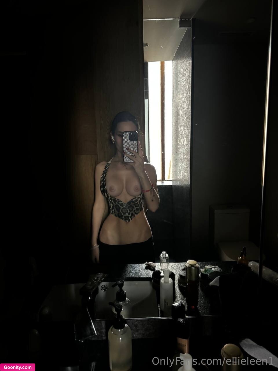 Ellie Leen photo 15