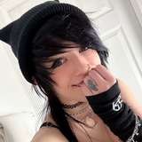 skye ‧₊˚emo waifu on Fansly